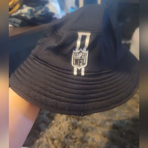 PITTSBURGH STEELERS NEW ERA SIDELINE TRAINING BLACK BUCKET HAT - Picture 3 of 7